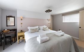 Farriers Cottage-Tranquil Haven, Central Location!